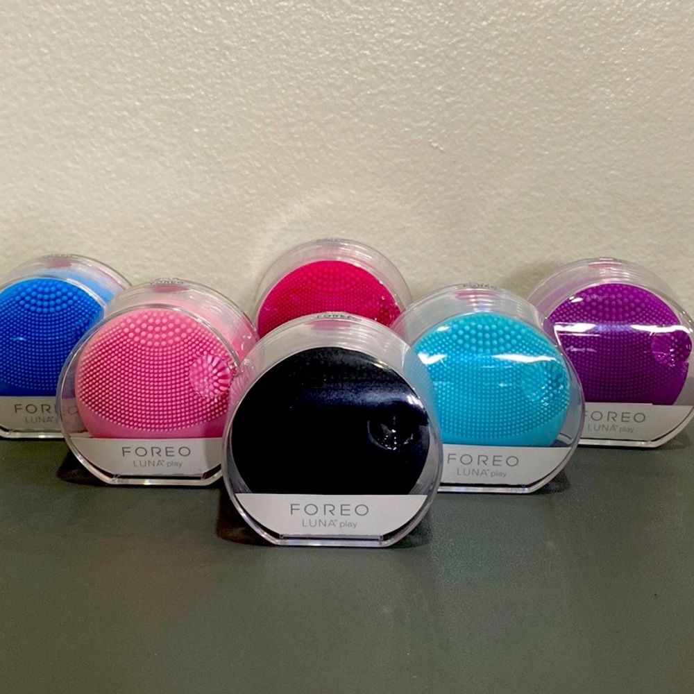 The LUNA play the smallest deep-cleansing device that’s also high on innovation.